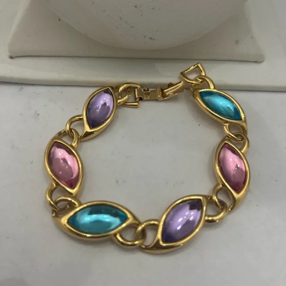 Signed Vintage TRIFARI TM Pastel Link Necklace Bracelet & Brooch Set - Picture 3 of 4